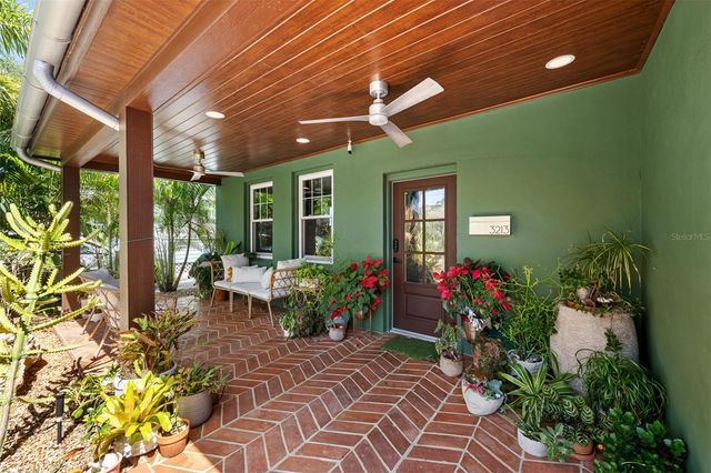 3213 W BARCELONA STREET, Tampa, FL 33629