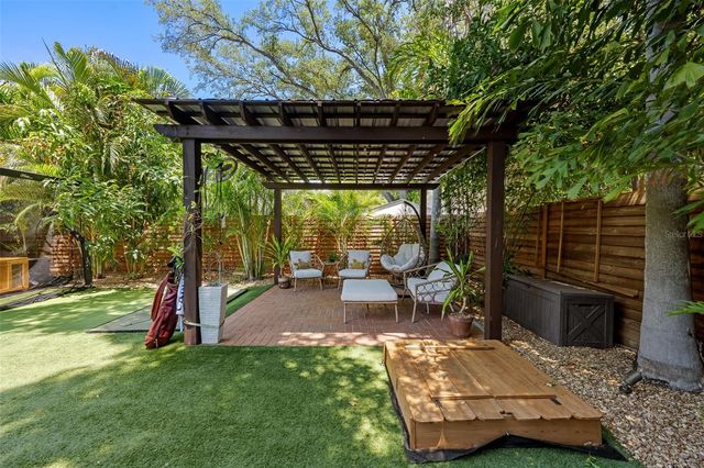 3213 W BARCELONA STREET, Tampa, FL 33629