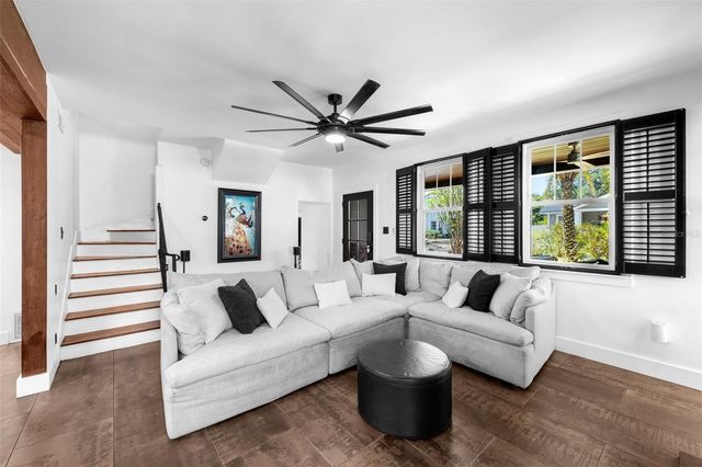 3213 W BARCELONA STREET, Tampa, FL 33629