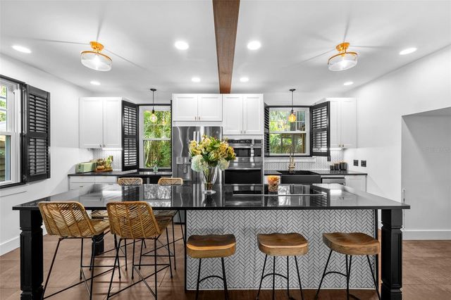 3213 W BARCELONA STREET, Tampa, FL 33629