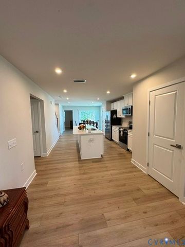 512 Old Lime Pl, Sandston, VA 23150
