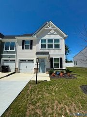 512 Old Lime Pl, Sandston, VA 23150