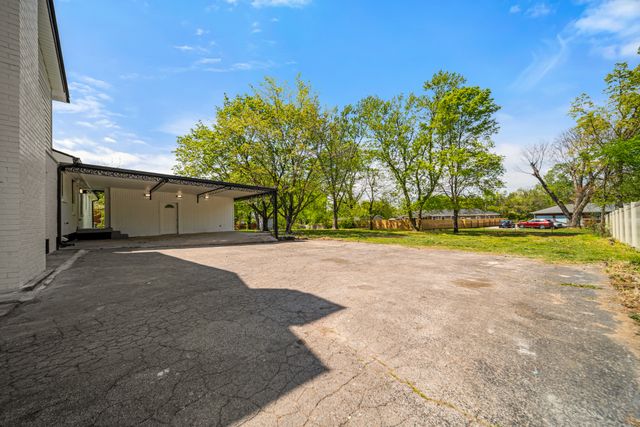 3015 Lyndale Dr, Nashville, TN 37207