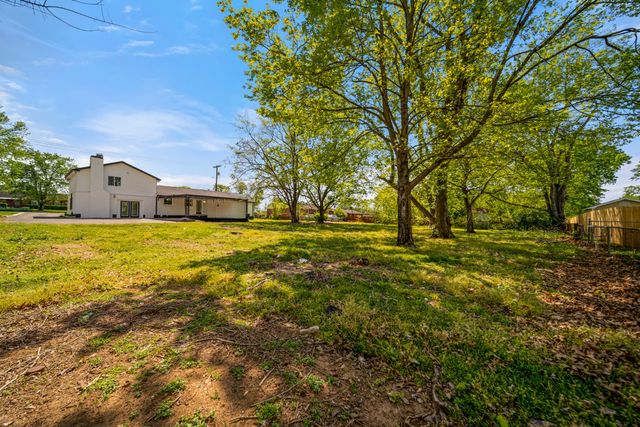 3015 Lyndale Dr, Nashville, TN 37207