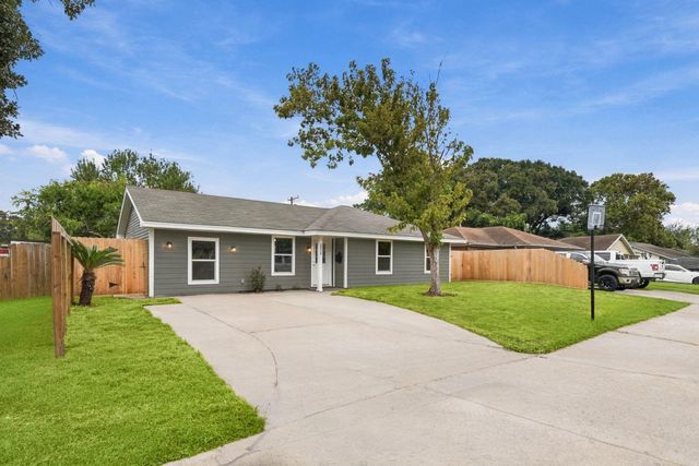 2926 Tarpey Avenue, Texas City, TX 77590