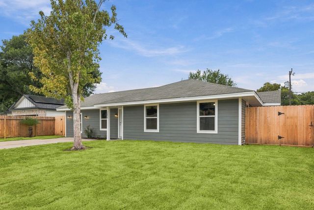 2926 Tarpey Avenue, Texas City, TX 77590