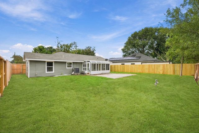 2926 Tarpey Avenue, Texas City, TX 77590