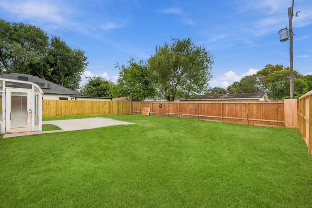 2926 Tarpey Avenue, Texas City, TX 77590