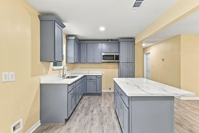 2926 Tarpey Avenue, Texas City, TX 77590