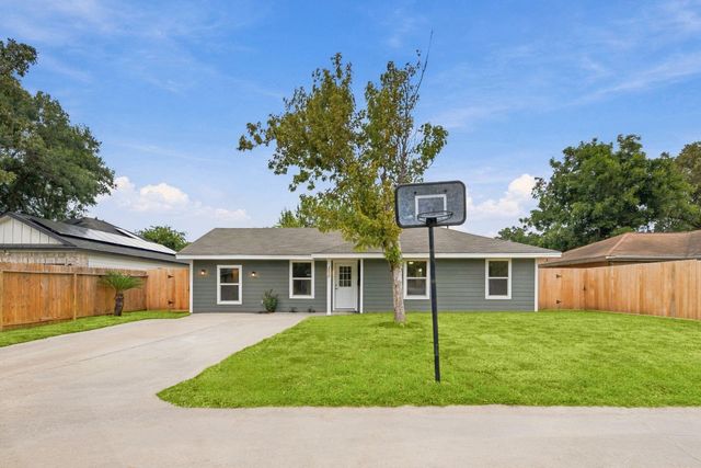 2926 Tarpey Avenue, Texas City, TX 77590
