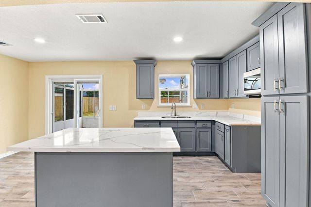 2926 Tarpey Avenue, Texas City, TX 77590