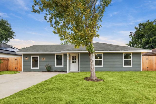 2926 Tarpey Avenue, Texas City, TX 77590