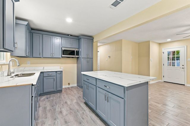 2926 Tarpey Avenue, Texas City, TX 77590