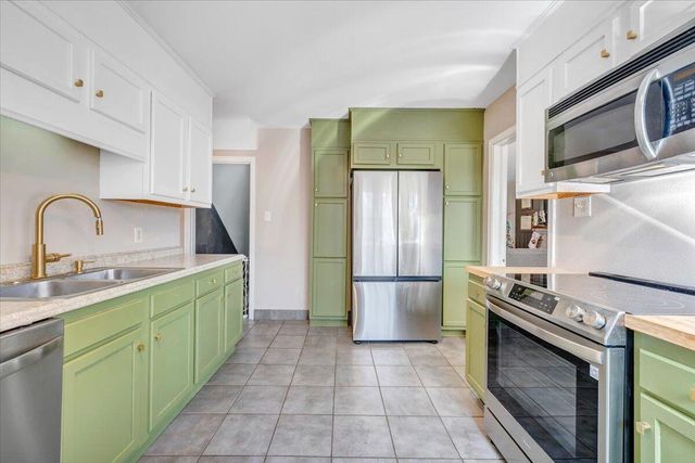 2415 Oakland BLVD, Roanoke, VA 24012