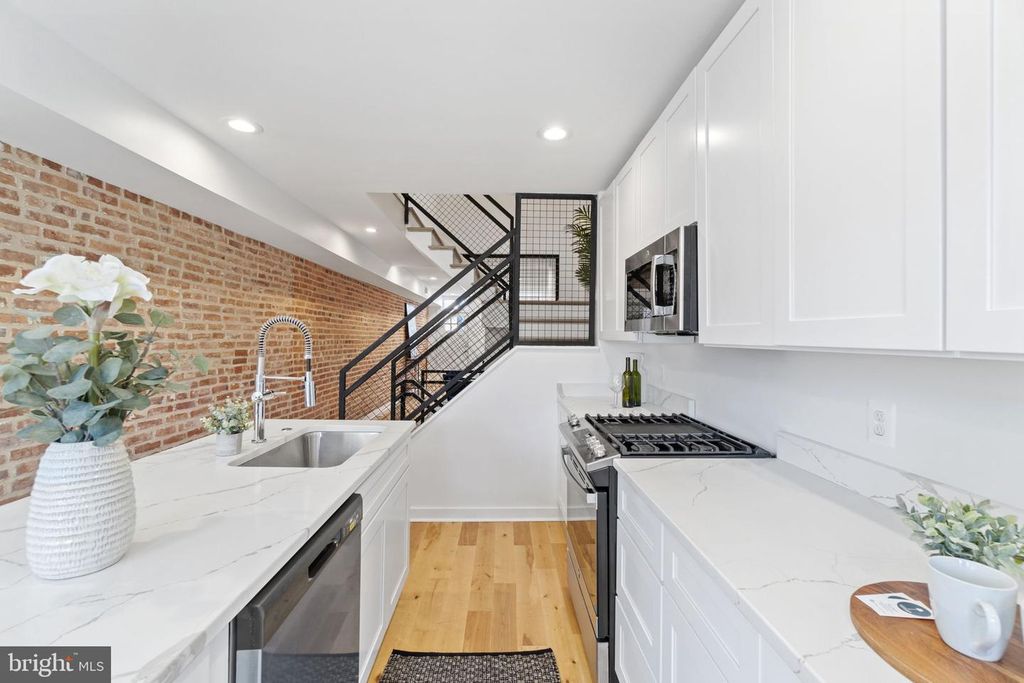 Image 1 of property listing at 1825 S HANOVER ST, Baltimore, MD 21230