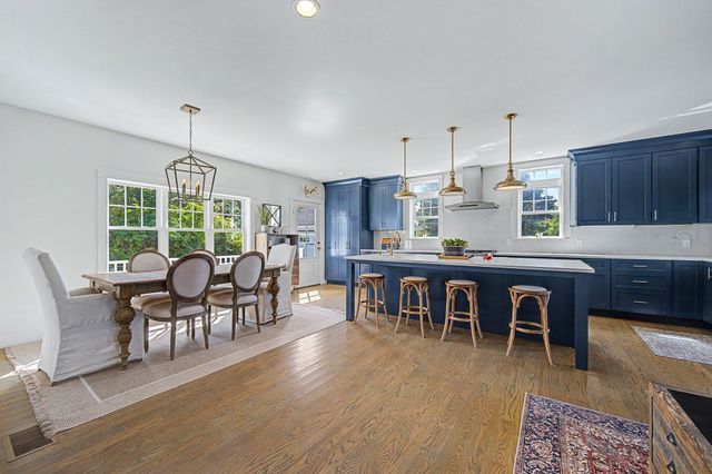 72 Grove St, Hopkinton, MA 01748