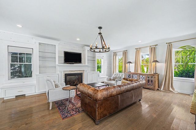 72 Grove St, Hopkinton, MA 01748