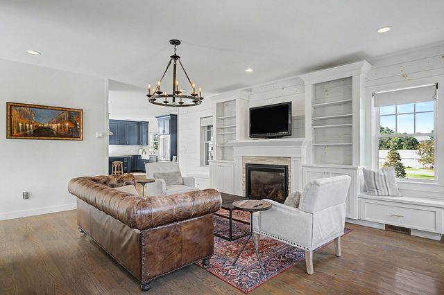 72 Grove St, Hopkinton, MA 01748