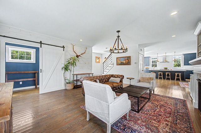 72 Grove St, Hopkinton, MA 01748