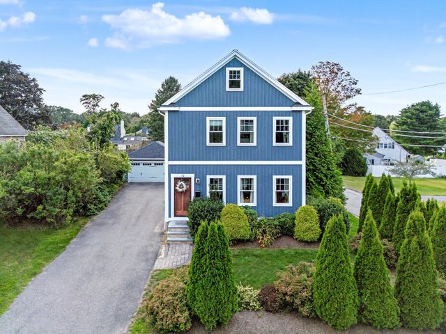 72 Grove St, Hopkinton, MA 01748