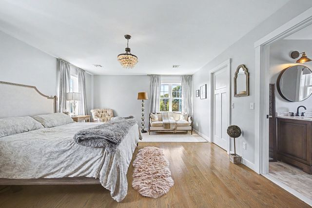 72 Grove St, Hopkinton, MA 01748