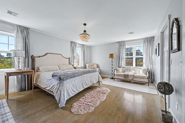 72 Grove St, Hopkinton, MA 01748