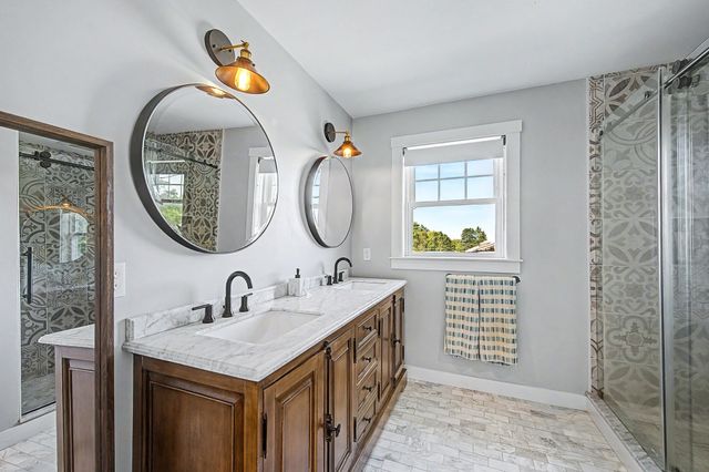 72 Grove St, Hopkinton, MA 01748