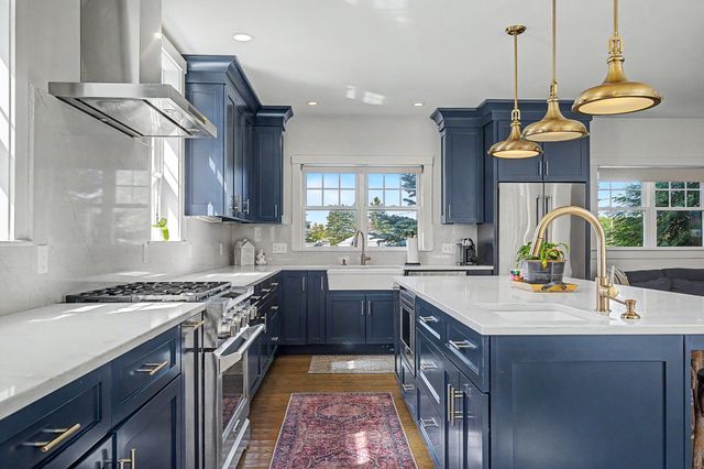 72 Grove St, Hopkinton, MA 01748