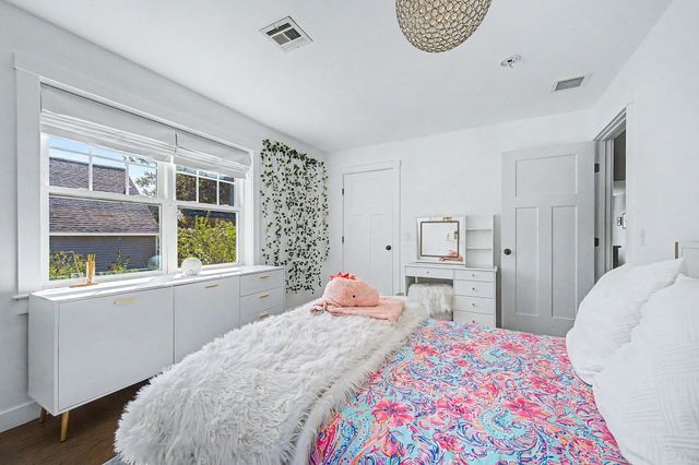 72 Grove St, Hopkinton, MA 01748