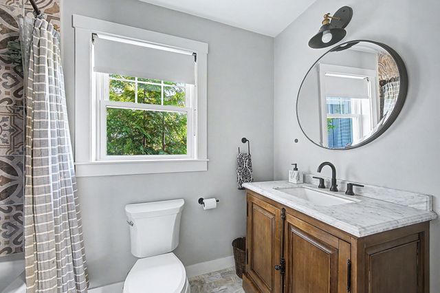 72 Grove St, Hopkinton, MA 01748