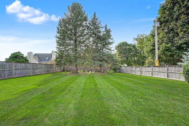 72 Grove St, Hopkinton, MA 01748