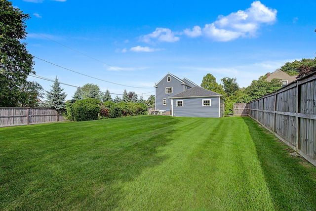 72 Grove St, Hopkinton, MA 01748
