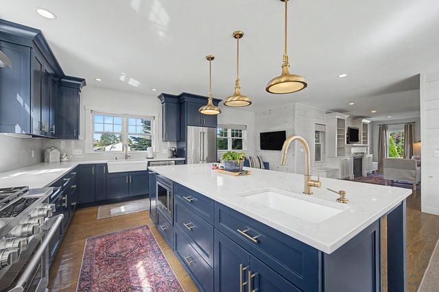 72 Grove St, Hopkinton, MA 01748