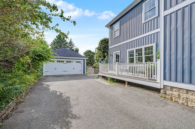 72 Grove St, Hopkinton, MA 01748