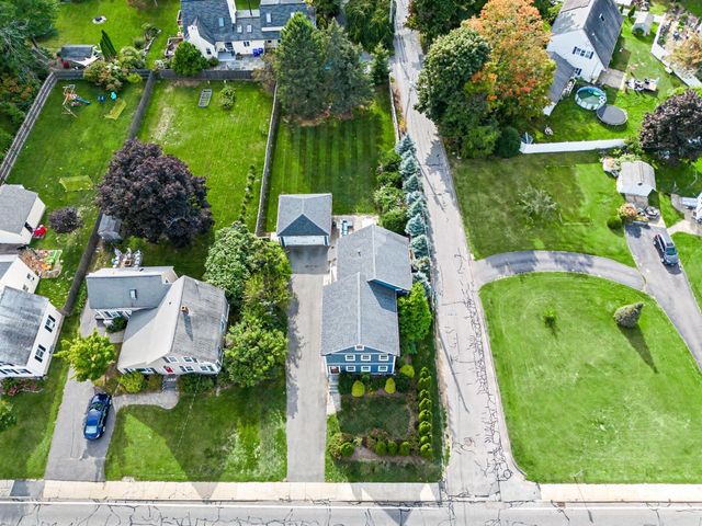 72 Grove St, Hopkinton, MA 01748