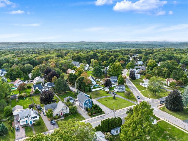 72 Grove St, Hopkinton, MA 01748