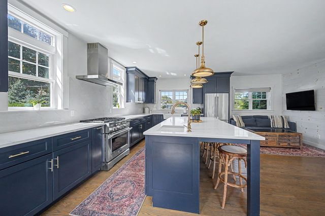 72 Grove St, Hopkinton, MA 01748