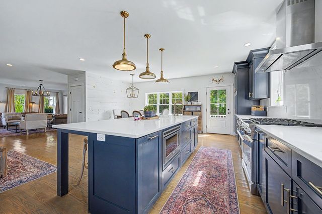 72 Grove St, Hopkinton, MA 01748
