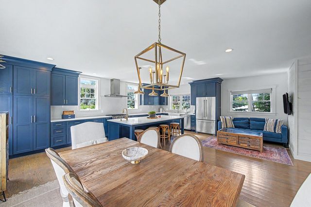 72 Grove St, Hopkinton, MA 01748