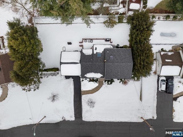 692 Pine Lake Drive, Twp Of Washington, NJ 07676