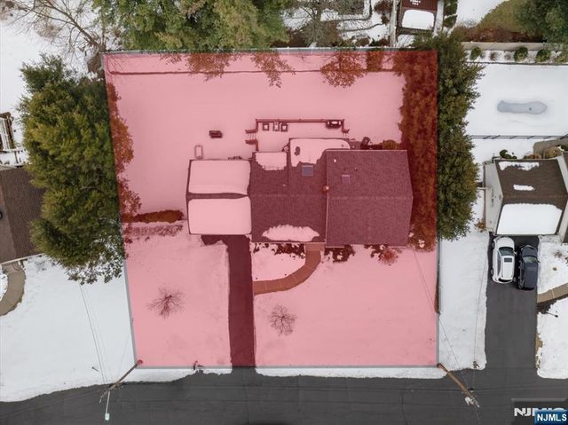 692 Pine Lake Drive, Twp Of Washington, NJ 07676