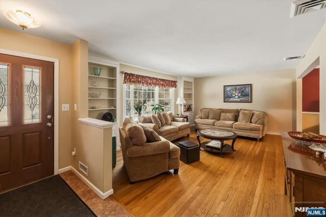 692 Pine Lake Drive, Twp Of Washington, NJ 07676