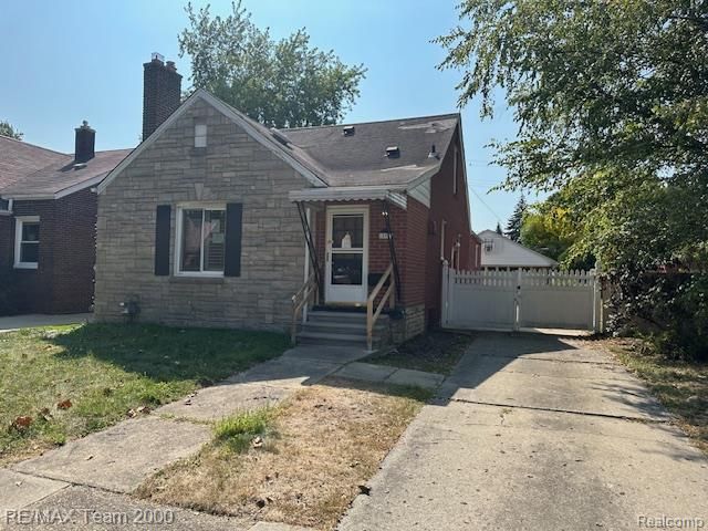 15591 Garfield Avenue, Allen Park, MI 48101