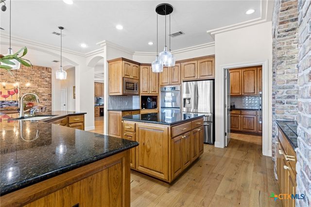 413 Lake Side Drive, Georgetown, TX 78628