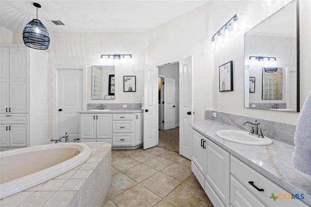 413 Lake Side Drive, Georgetown, TX 78628