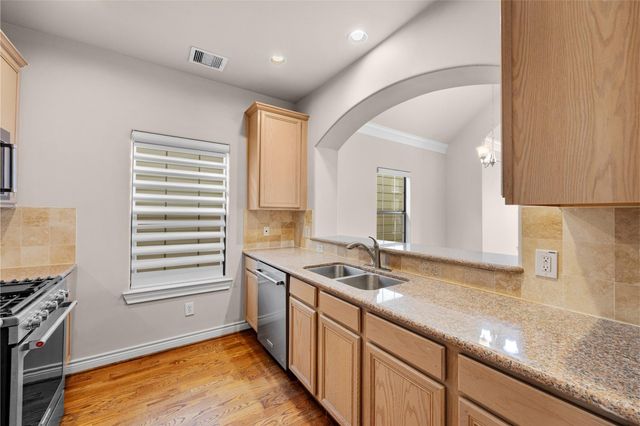 2915 Clinton Drive, Houston, TX 77020