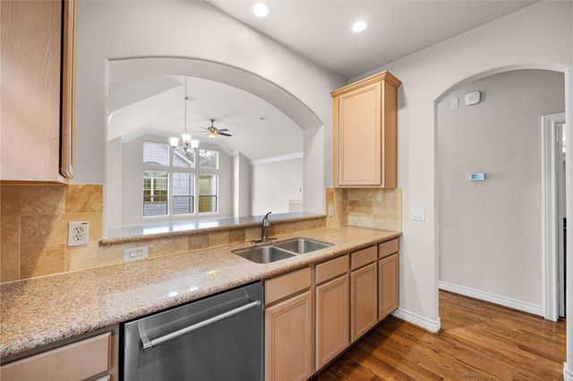 2915 Clinton Drive, Houston, TX 77020