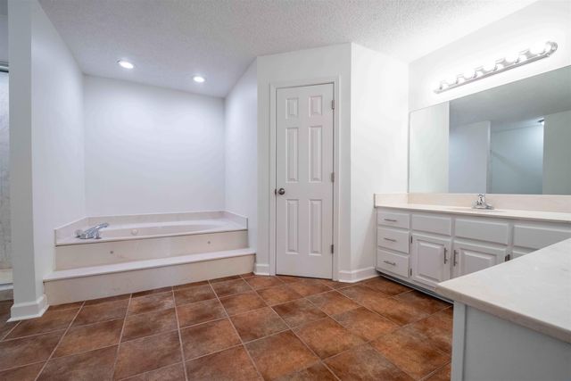 2808 EAGLE BRIER CV, Memphis, TN 38016