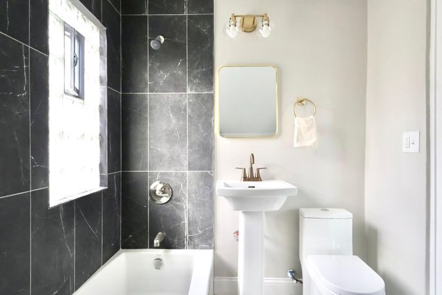 2011 2nd Avenue N, Minneapolis, MN 55405