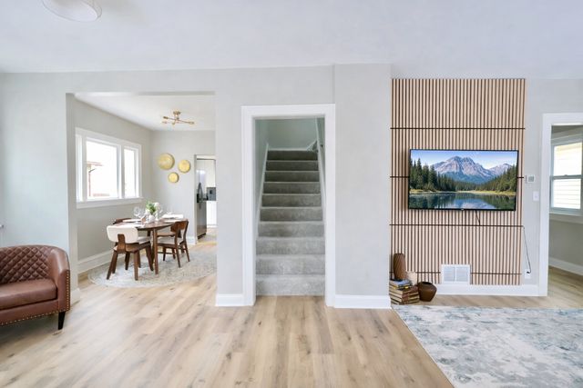 2011 2nd Avenue N, Minneapolis, MN 55405